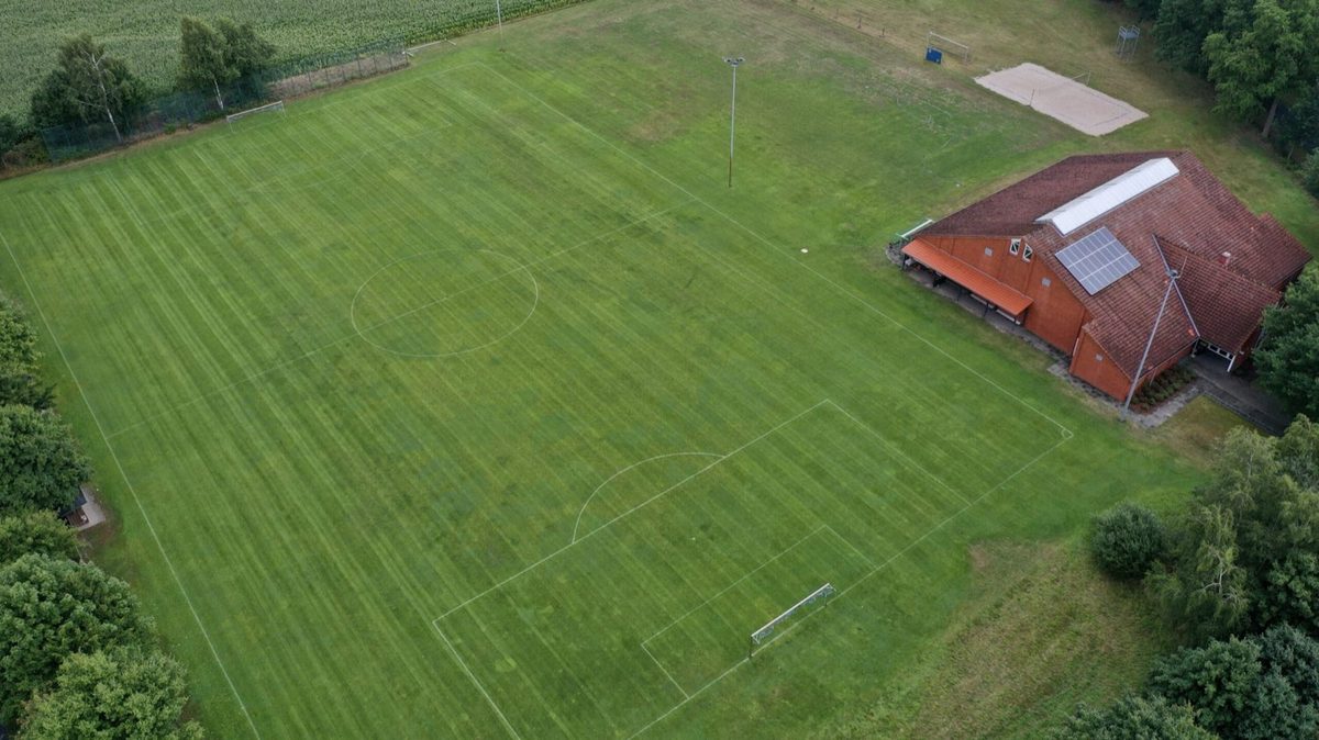 Luftbild von Sportplatz und Vereinsheim Zum Glind