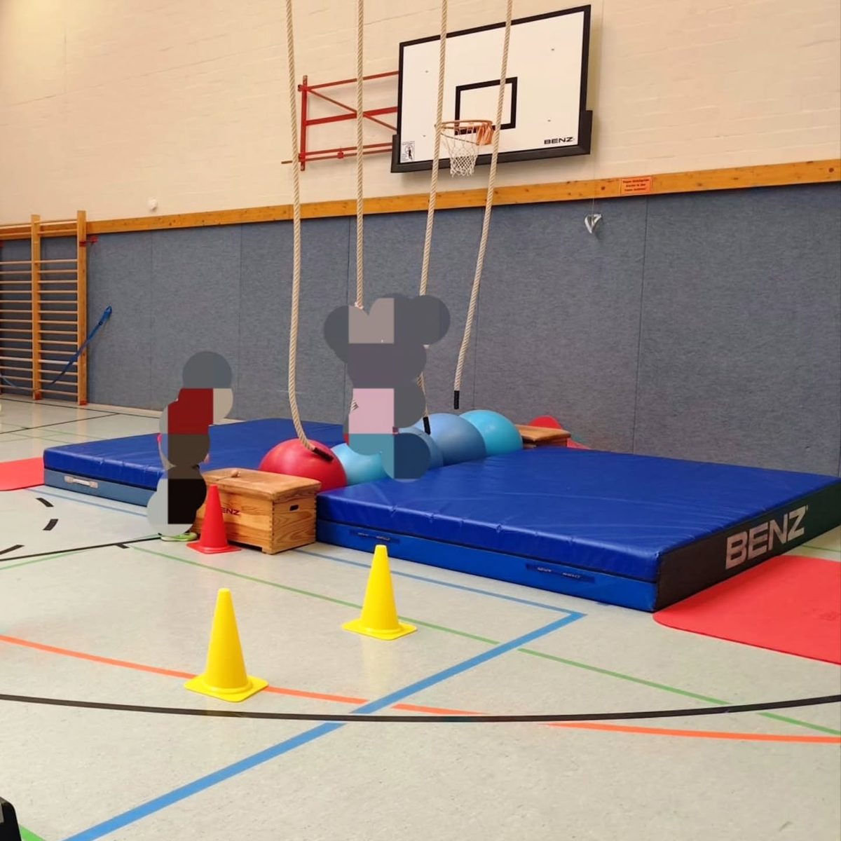 Kinderturnen des TuS Mulmshorn — Bewegungslandschaft in der Sporthalle